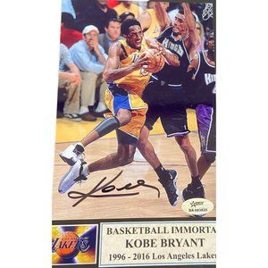 Kobe Bryant Hand Signed Autographed 5 X 7 on 8 X 10 Los Angeles Lakers COA 68382